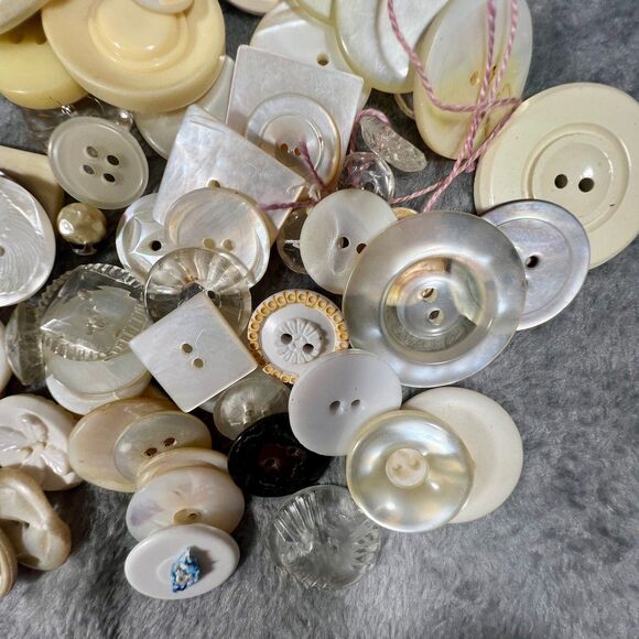 🦃 White Cream Buttons Assorted Sizes - Picture 2 of 8